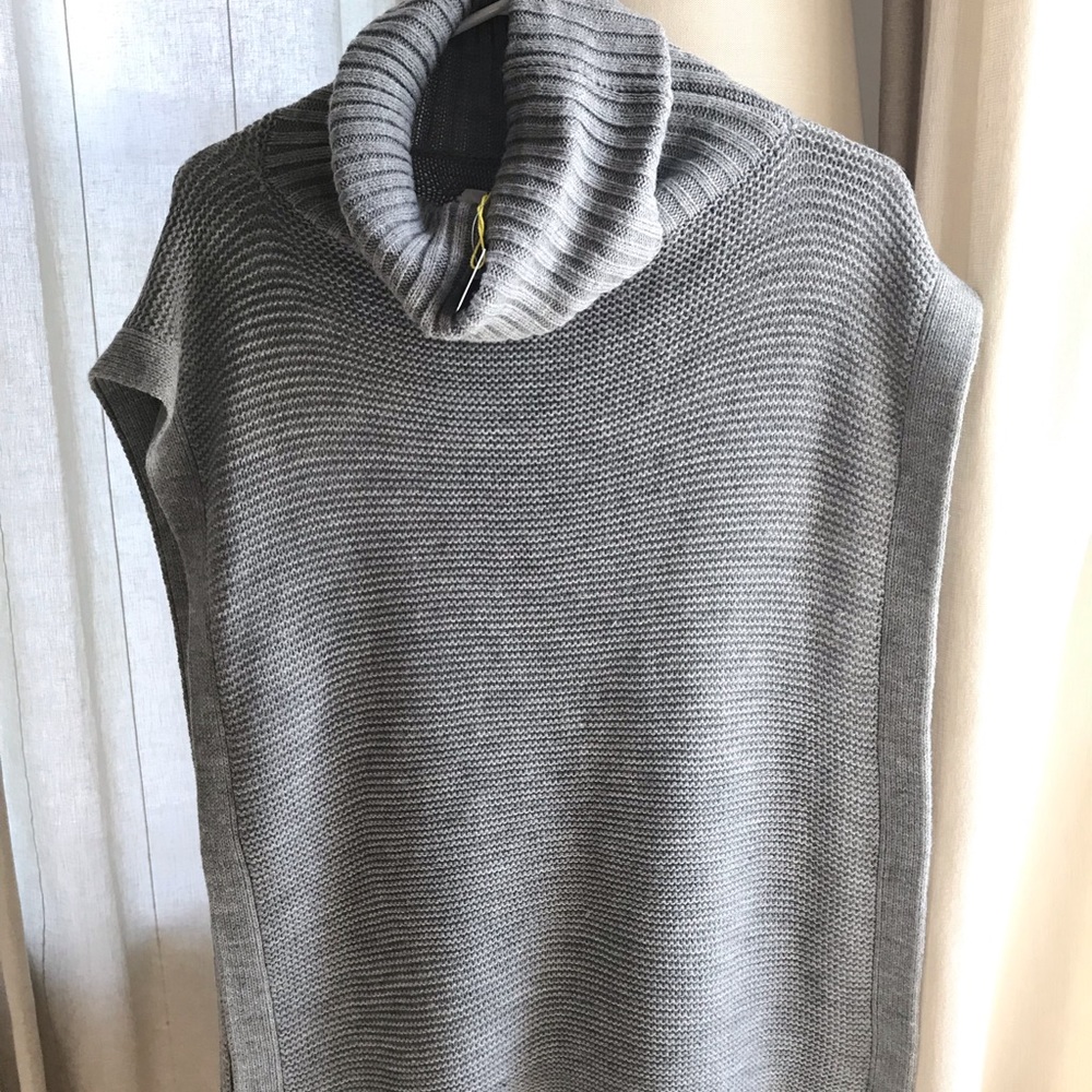 BCBG Generation High-low turtleneck poncho